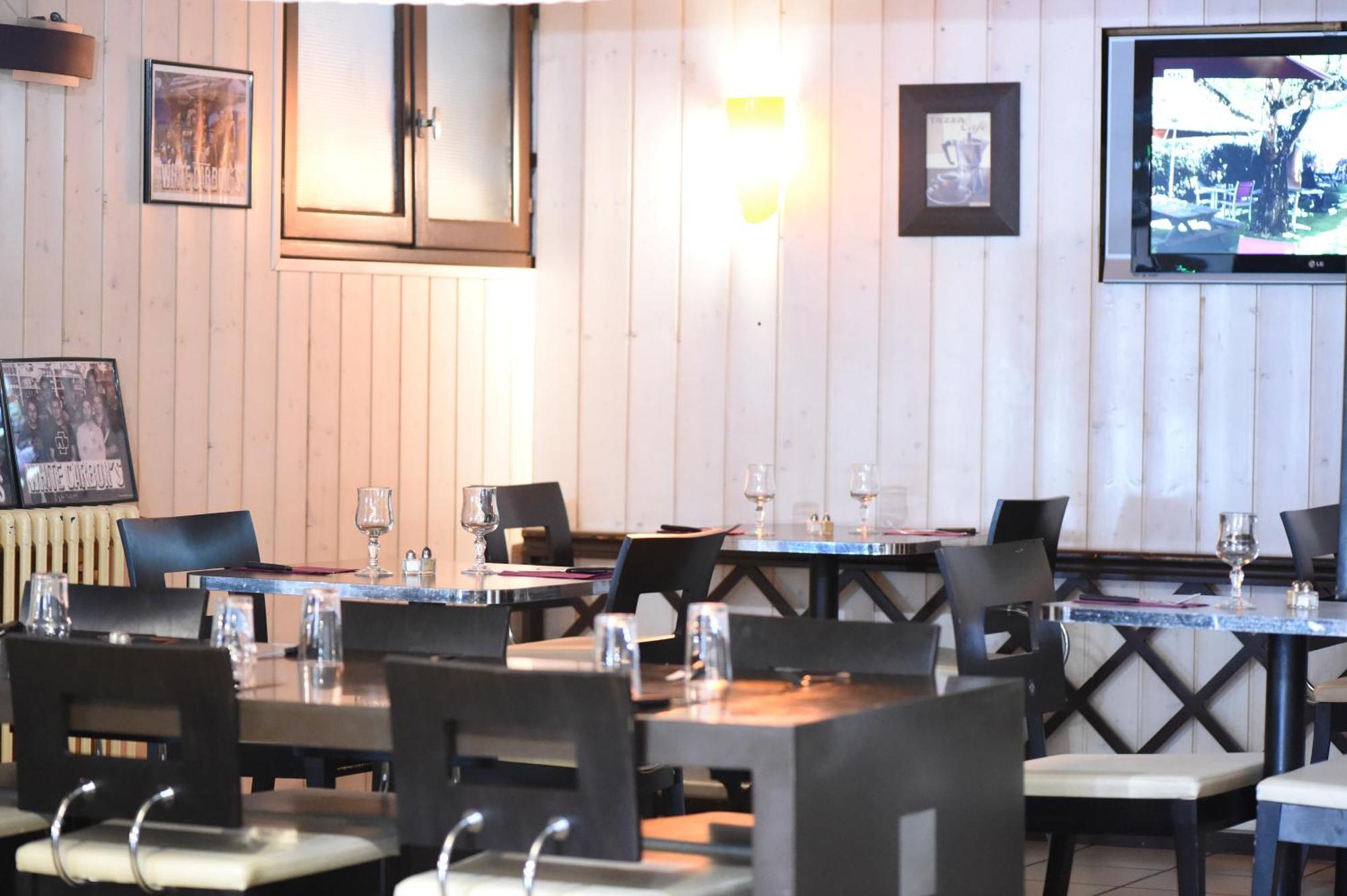 Hotel Le Juliano Carbon-Blanc Екстер'єр фото